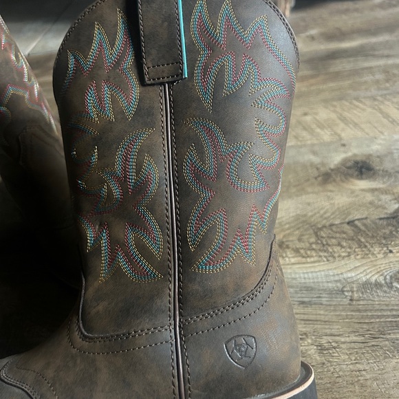 Ariat women’s western boots - Picture 3 of 4